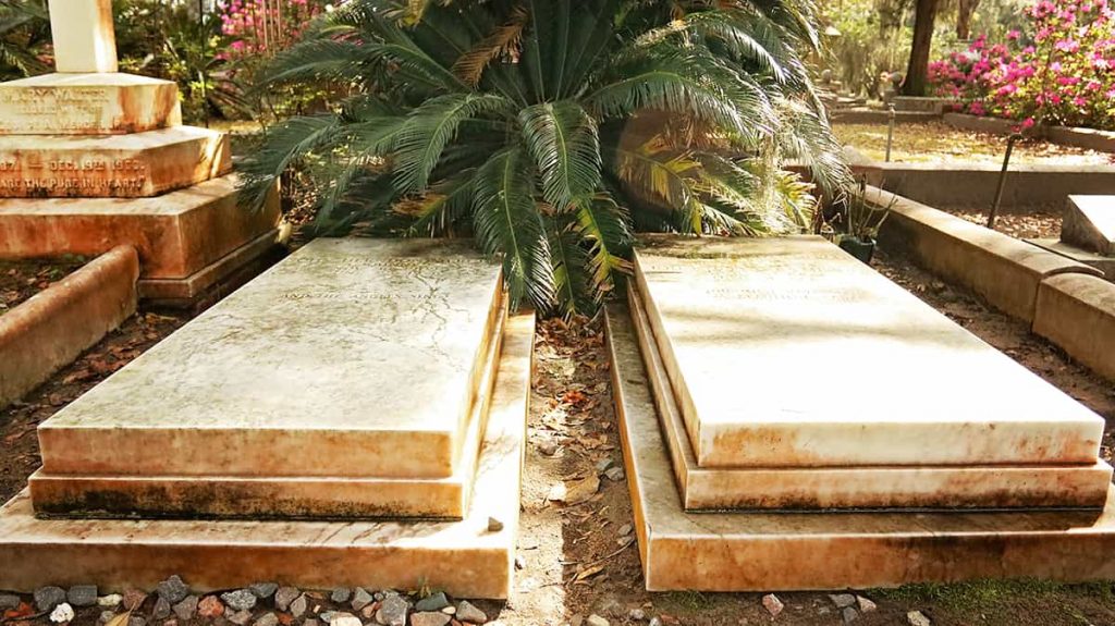 Two identical grave markers, side by side, for Johnny Mercer and his wife