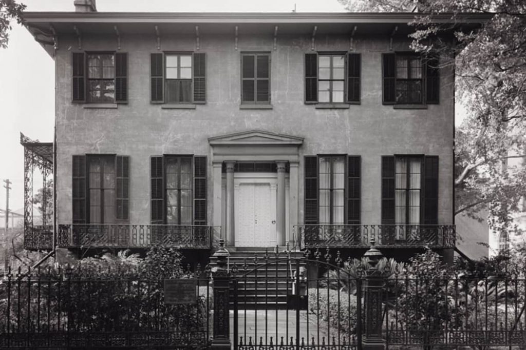 B&W image of the façade of the Andrew Low House courtesy of the Library of Congress