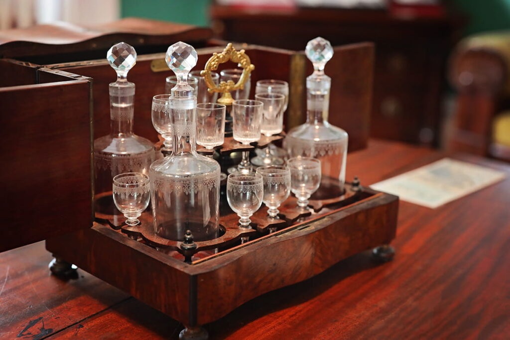 An elegant glass decanter set displayed in a wooden box in the men's parlour of the Sorrel-Weed House